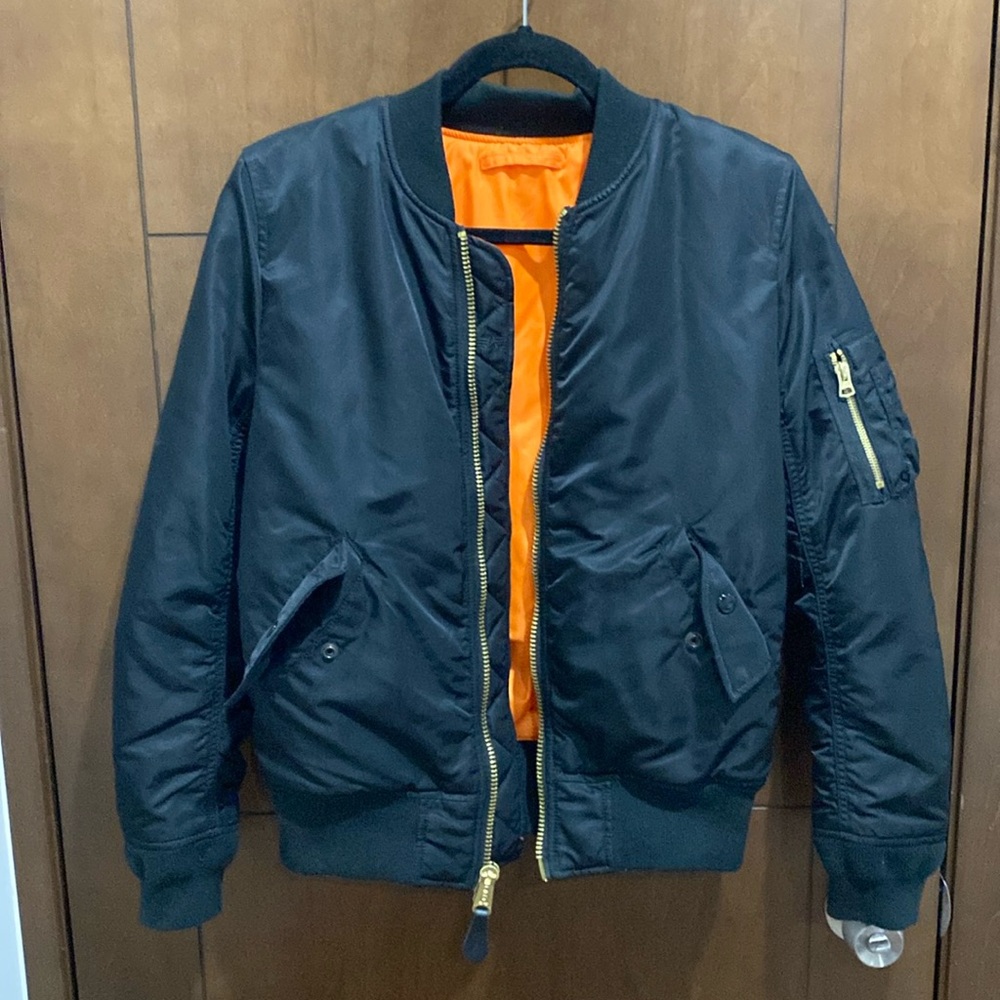 Alpha Industries Reversible bomber jacket in black - Size Small